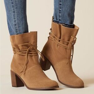 NWT Toms MILA Leather Boots -Toffee Suede Size 11